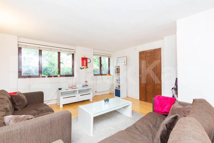 large 3 bedroom house split over 2 floors with 2 bathrooms Aran Mews, Barnsbury Grove